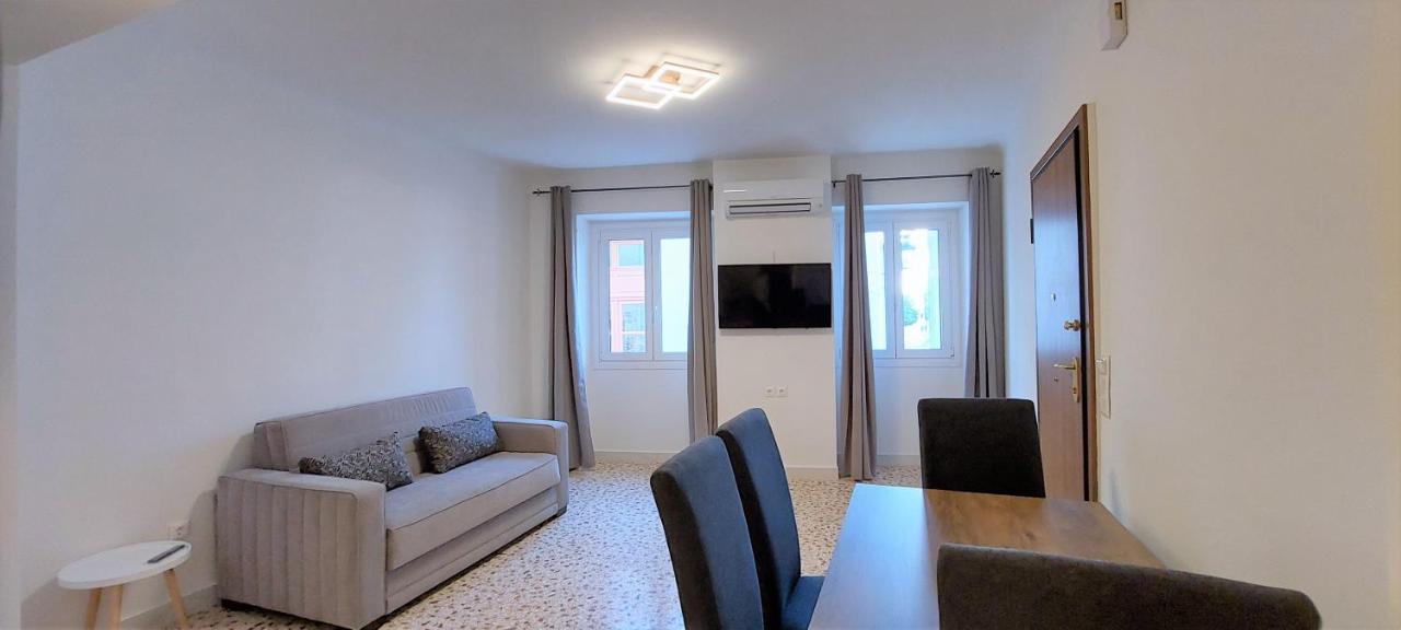 Athens Plaka Family Suites ภายนอก รูปภาพ